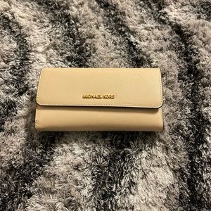 MICHAEL Micheal Kors cream wallet
